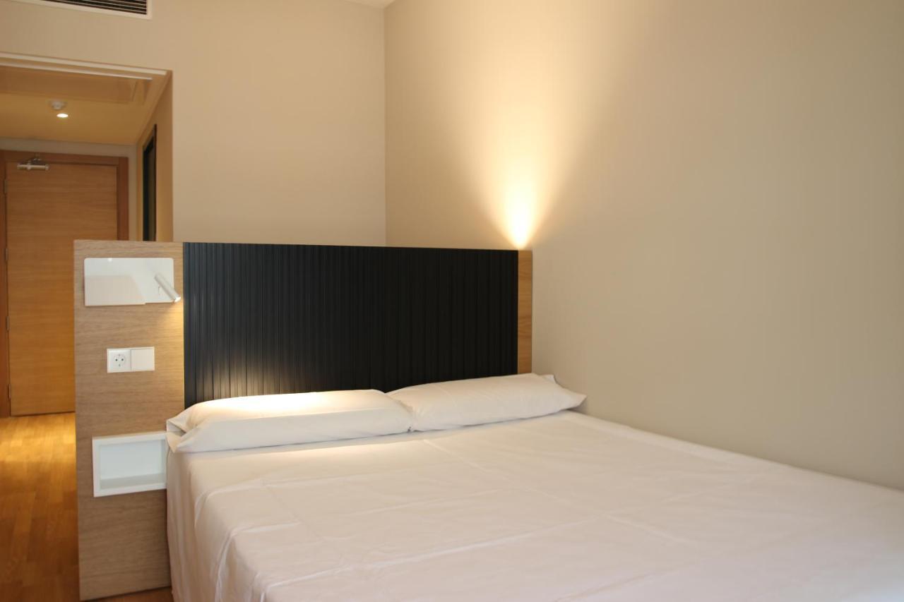 Hotel Alcantara Caceres Exterior photo